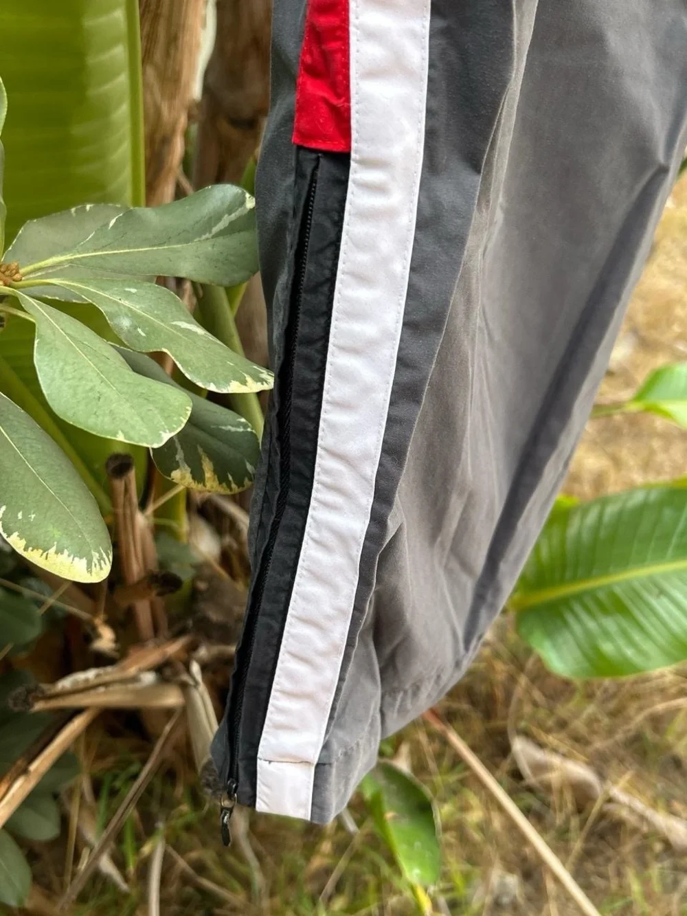 Vintage 2000s Nike Boys L 14-16 Gray Red Stripe Track Pants